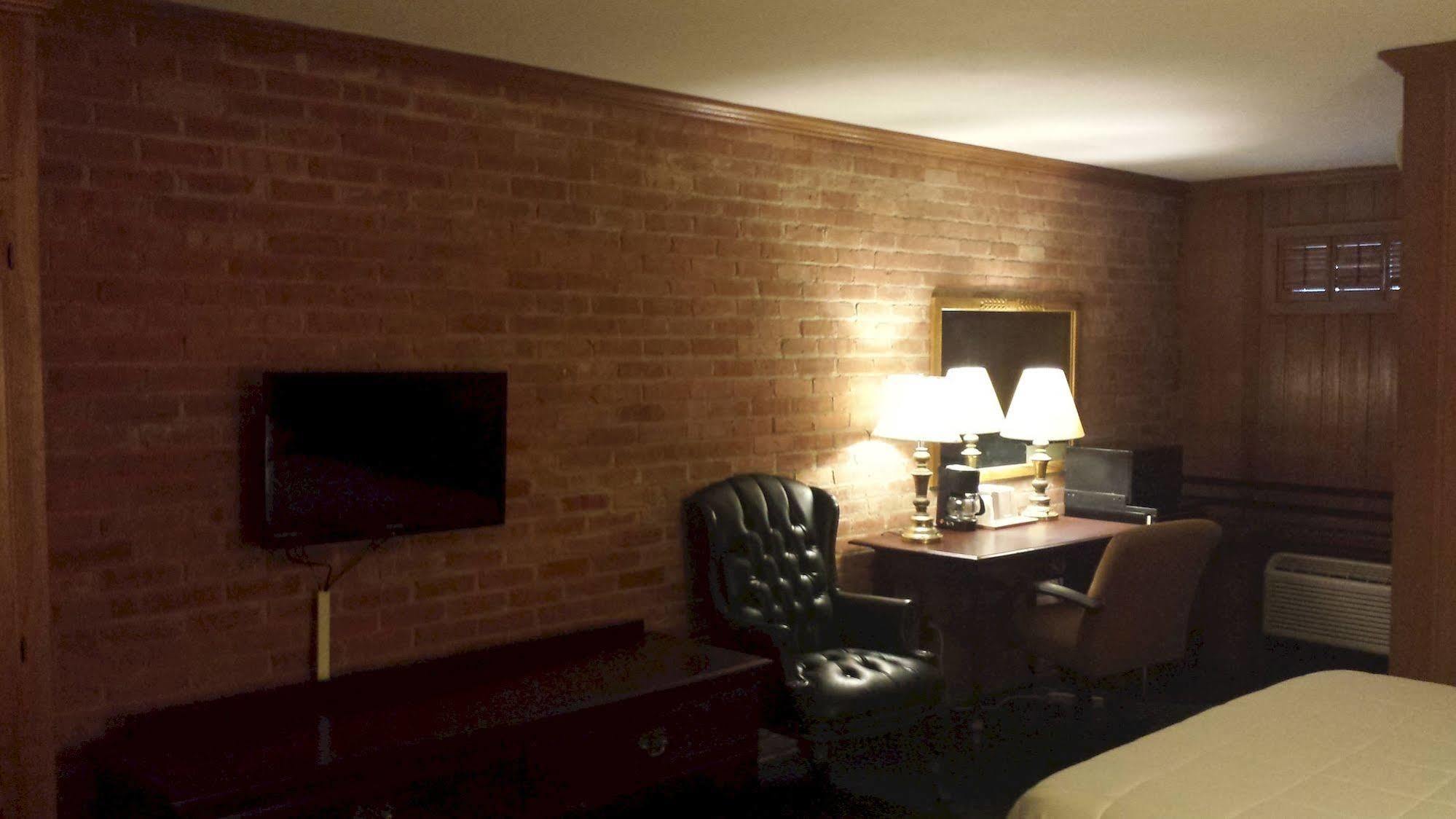 The Lincoln Lodge Urbana Champaign Bagian luar foto