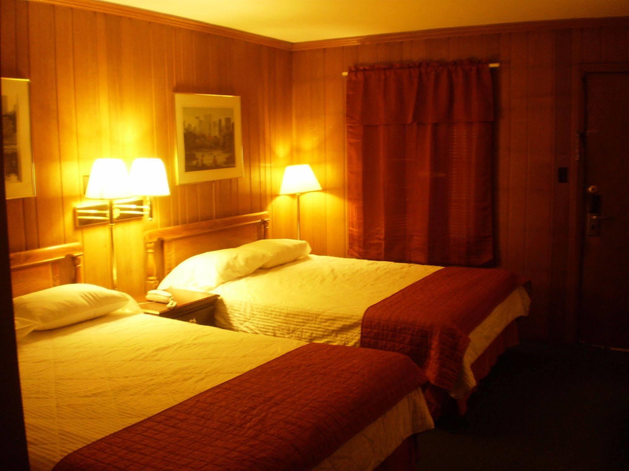 The Lincoln Lodge Urbana Champaign Bagian luar foto