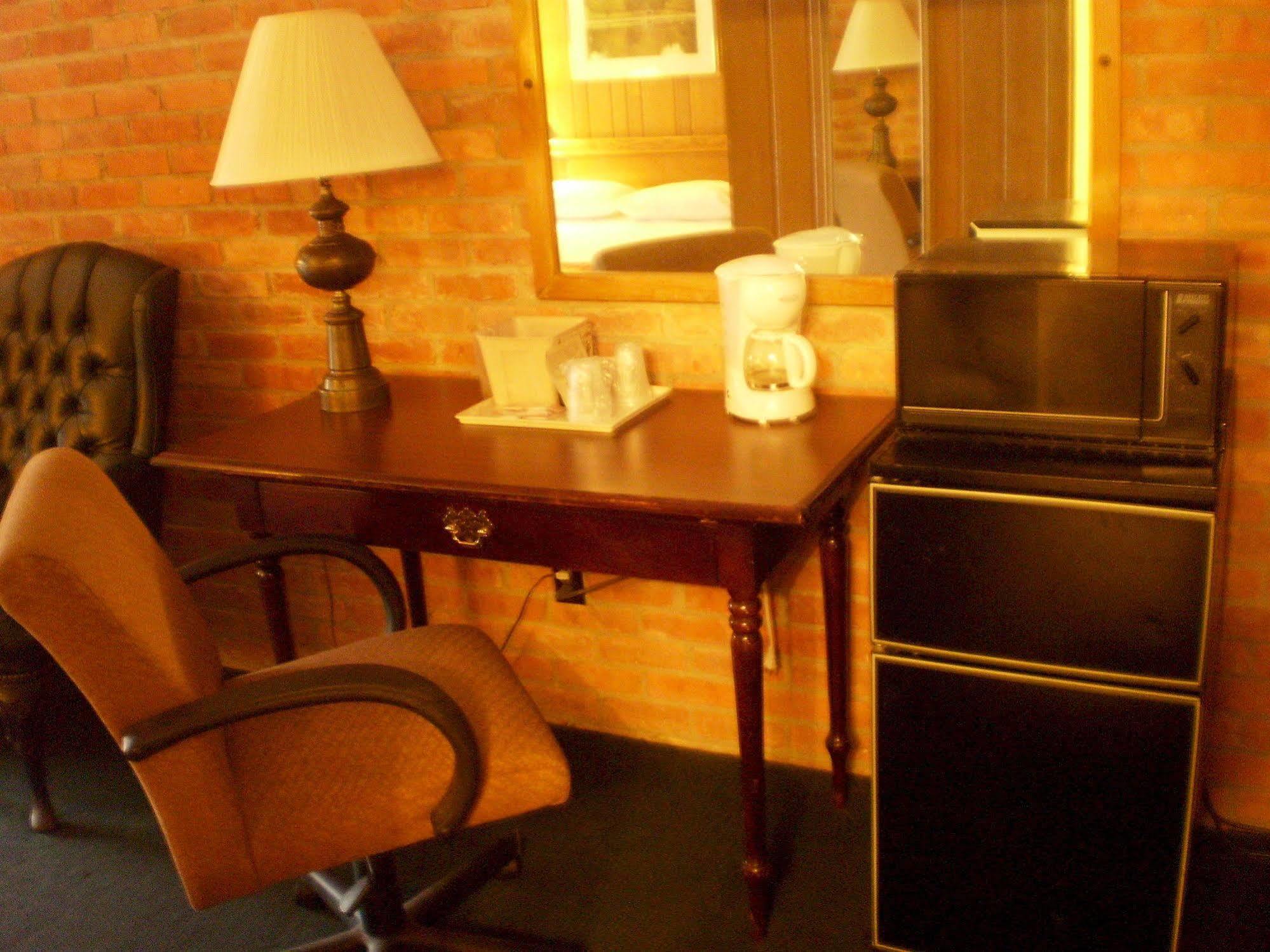 The Lincoln Lodge Urbana Champaign Bagian luar foto