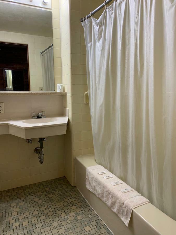 The Lincoln Lodge Urbana Champaign Bagian luar foto